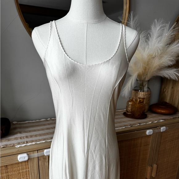 Bali Studio | Vintage Cream Slip Dress - Picture 2 of 7